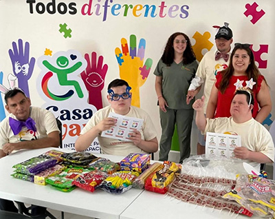 Equipo de Ámbar Laguna trabajando